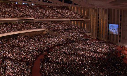 Pourquoi les mormons organisent-ils des assemblées solennelles?
