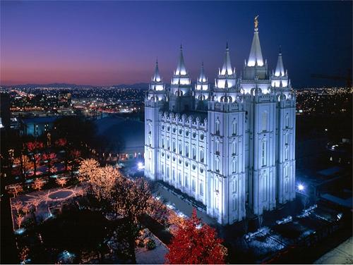 Les Temples Mormons: le baptême pour les morts, par procuration se fait à l'intérieur des temples