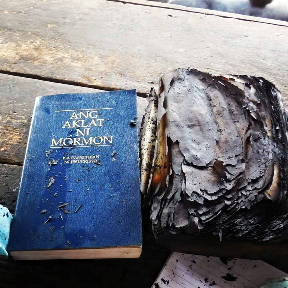 Livre de Mormon, seul livre épargné par le feu