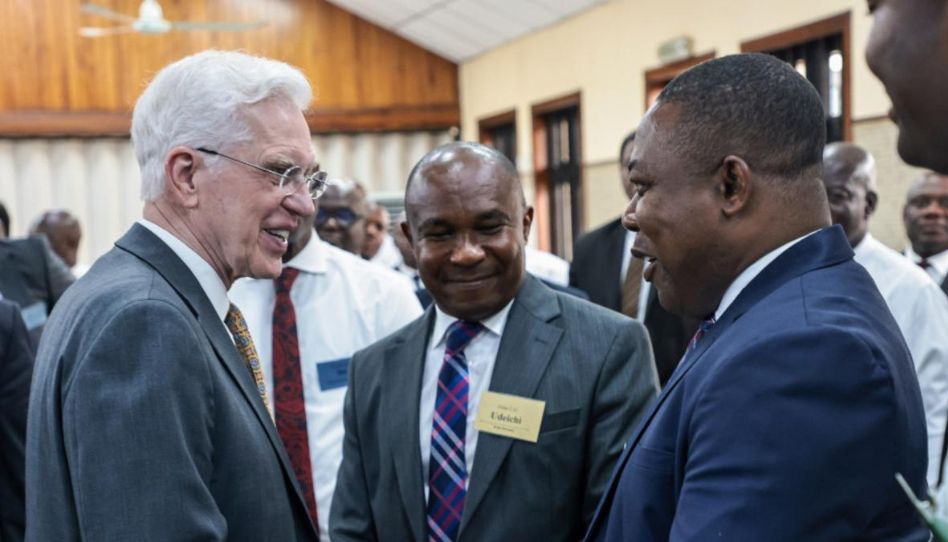 Un apôtre parmi les Saints d’Afrique de l’Ouest : une visite inoubliable