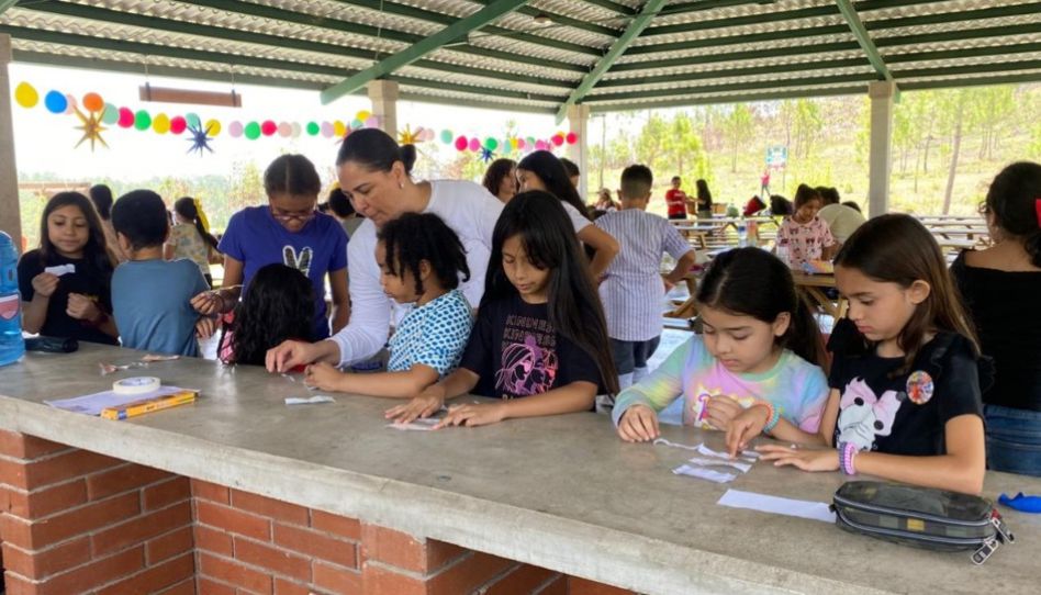 Une initiative mondiale de service pour les enfants de la Primaire en 2025